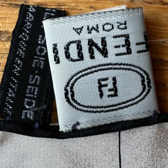 Vintage Fendi silk scarf roosters hand rolled - Picture 5 of 8